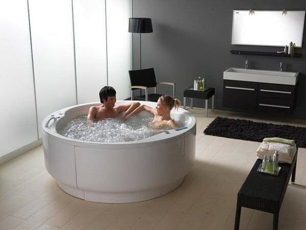Jakuzi ile Banyo Kas ve Eklem Ağrıları İçin Birebir