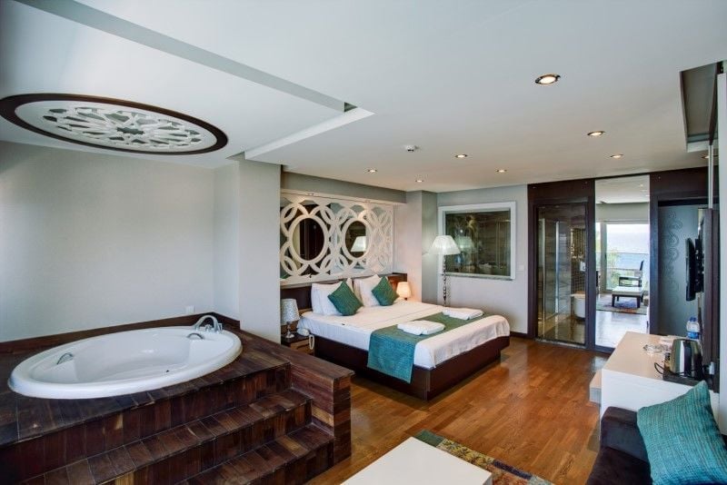 Yatak Odasında Jakuzi Olur Mu