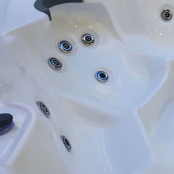 200 X 195 BAHÇE JAKUZİ 6 KİŞİLİK