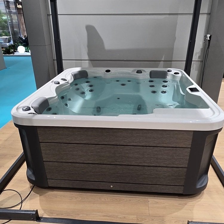 200 x 200 BAHÇE JAKUZİ 5 KİŞİLİK