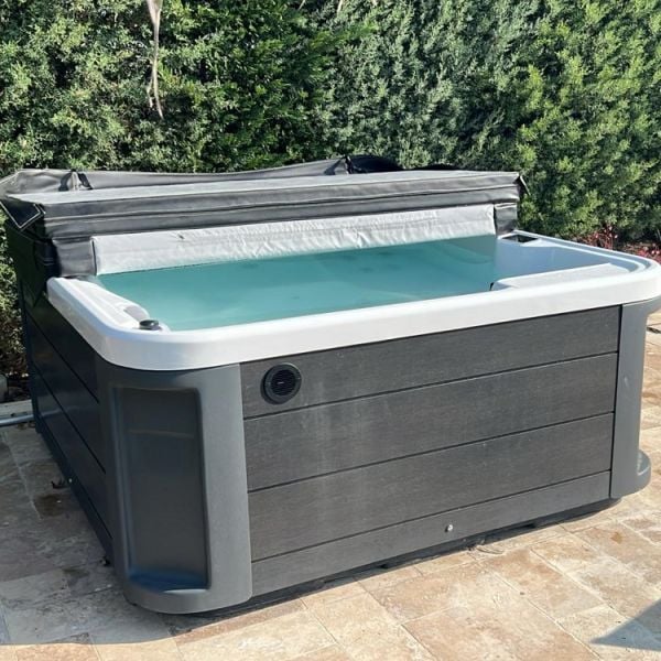 200 x 200 BAHÇE JAKUZİ 5 KİŞİLİK